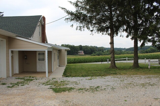 Foto del edificio - Cape Cod Home with Attached Garage