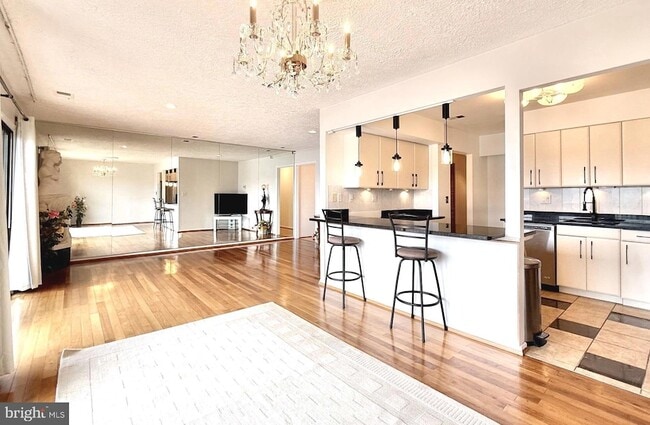 Foto del edificio - 532 Riviera Dr