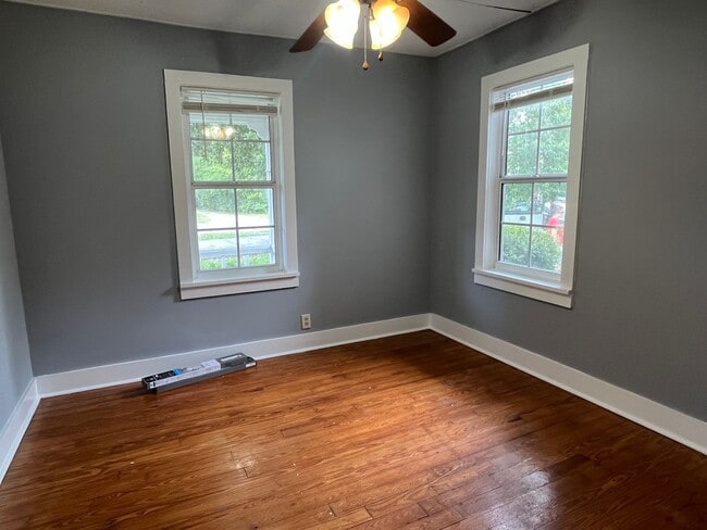 Building Photo - Cute, vintage 3 Bedroom, 1.5 Bathroom home...