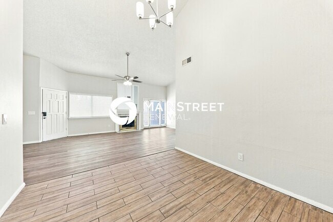 Building Photo - 3 Bedroom Pet-Friendly Home in Phoenix, AZ with Main Street Renewal