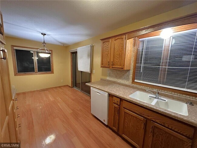 Building Photo - 502 Prairie Ln