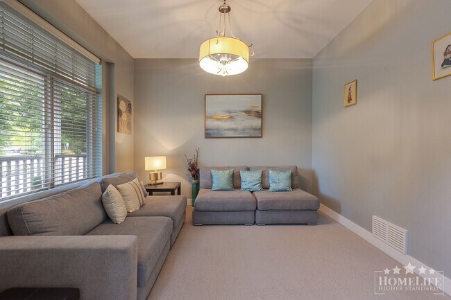 Building Photo - 3 Bed, 2.5 Bath Upper House for Rent – Cla...