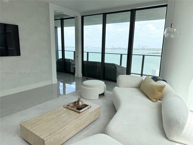 Foto del edificio - 650 NE 32nd St