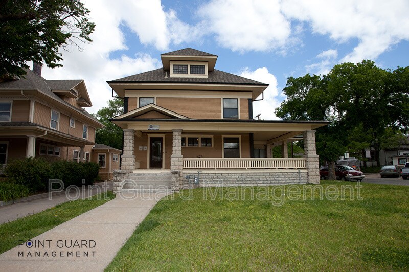Primary Photo - 3560 E Douglas Ave
