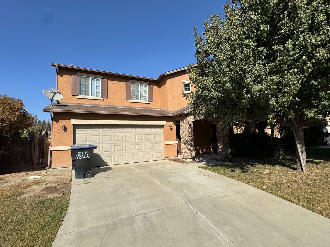 Primary Photo - Beautiful home for rent in Visalia