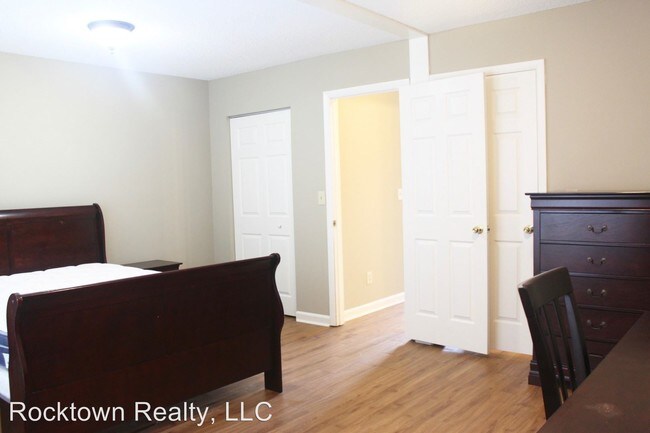 Building Photo - 1333 Bradley Dr