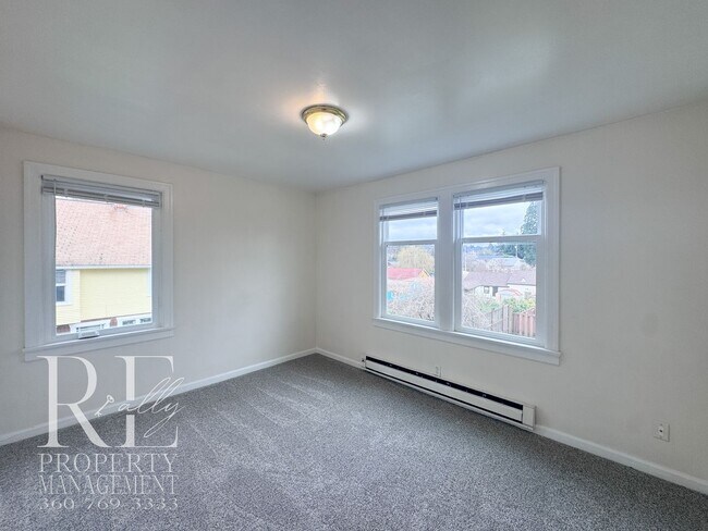 Building Photo - Bright Upper-Level Living On Callow