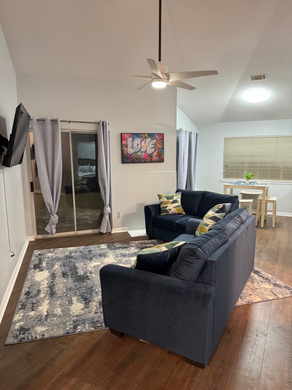 Foto principal - 1155 Old Monrovia Rd