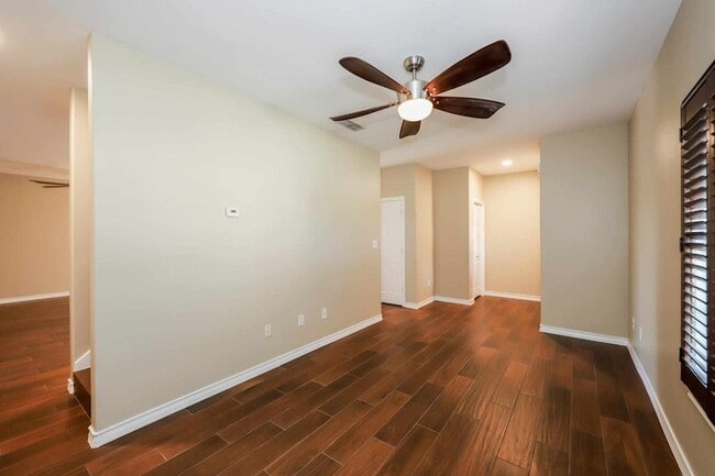 Foto del edificio - 2445 Monarch Dr