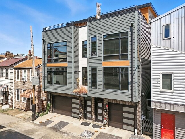 Photo - Stunning 3 Bed, 3 Bathroom Rental in the S... House