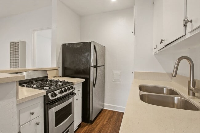 Building Photo - 519 Hill St