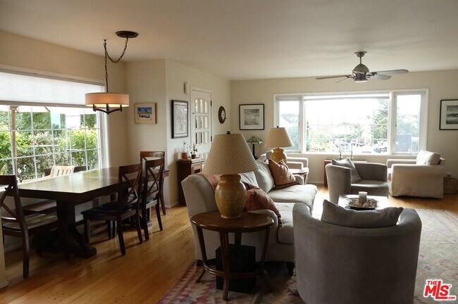 Foto del edificio - 100 Chiquita St