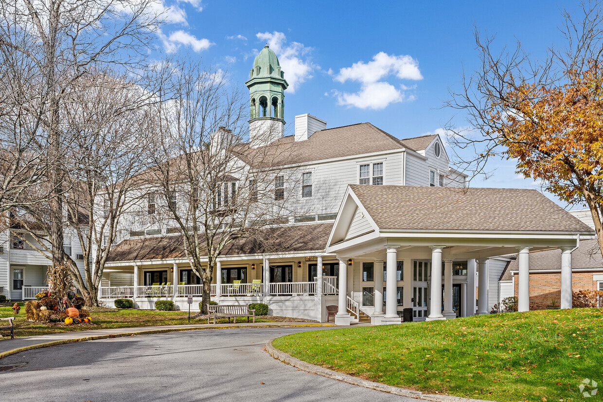 Main Entrance - The Fountains at Millbrook