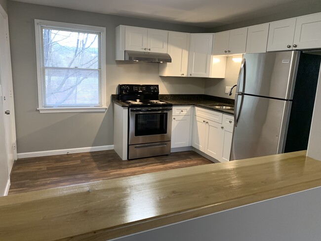 Kitchen - 39 Old Amherst Rd