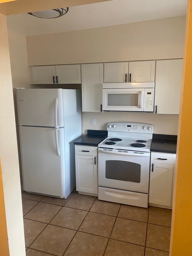 Kitchen - 920 S Pantano Rd