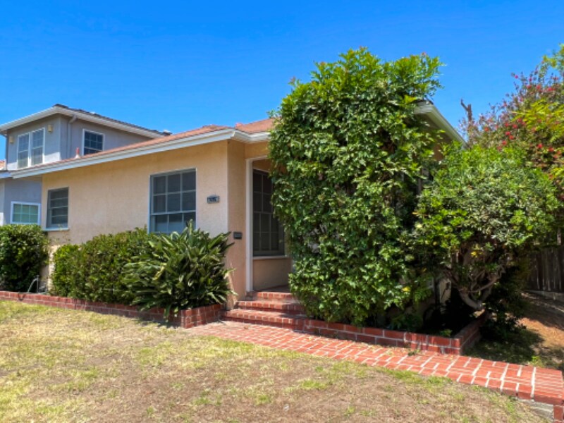 Primary Photo - 525 28th Ave