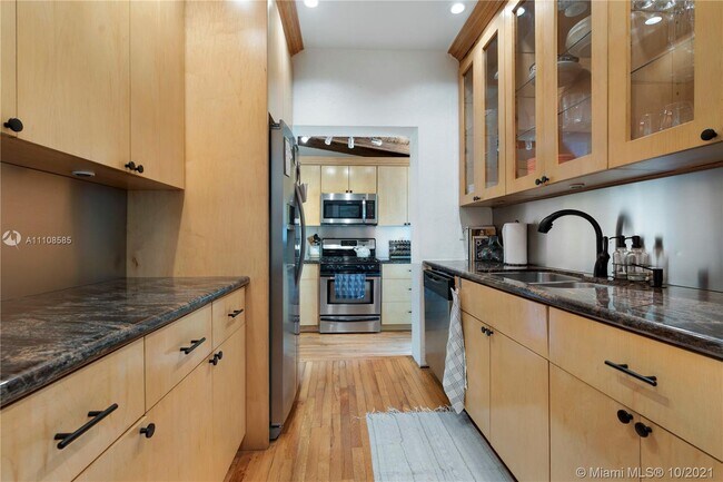 Building Photo - 631 NE 87th St