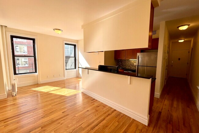 Building Photo - 251 W 87th St