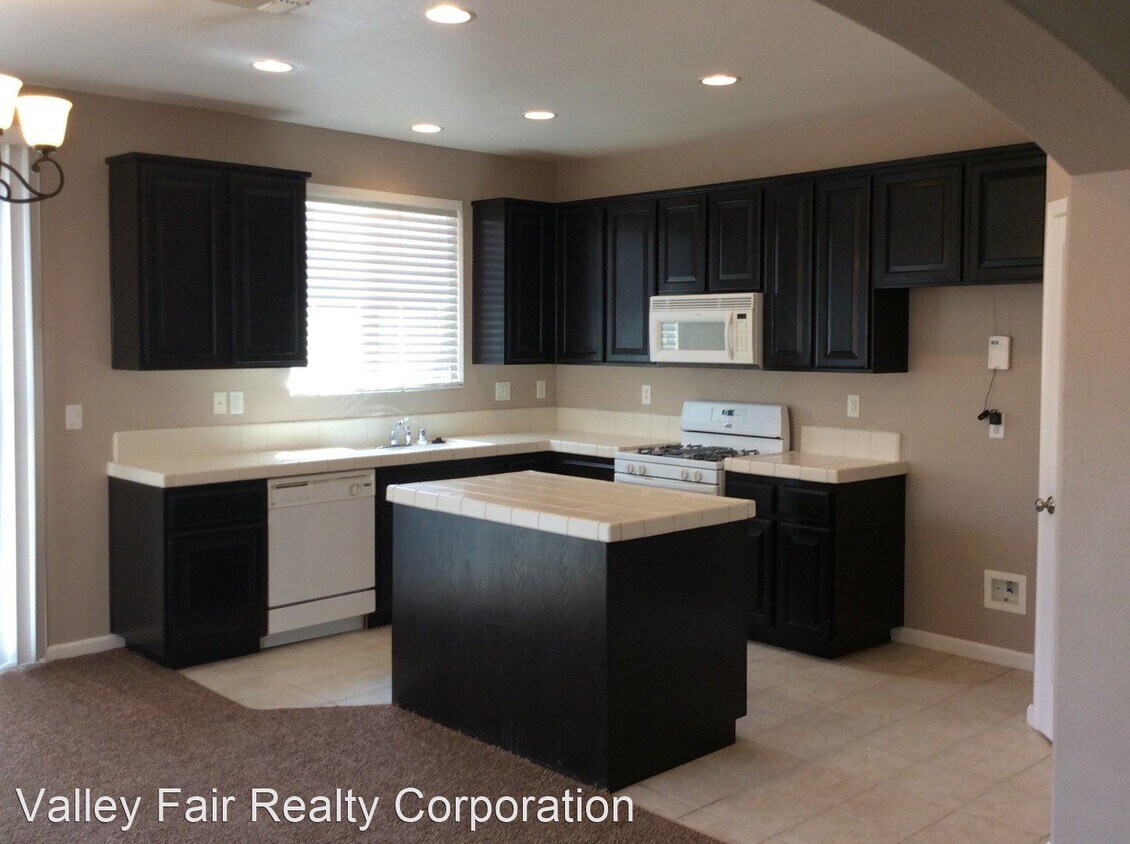 Building Photo - 4 br, 2 bath House - 1374 BAMBOO ST COUNTY...