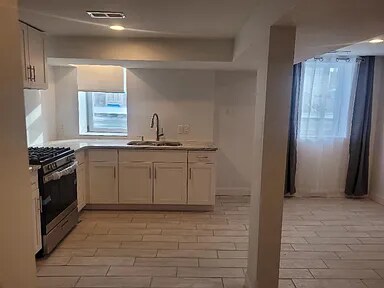 Cocina y sala de estar - 3082 Norcott Dr