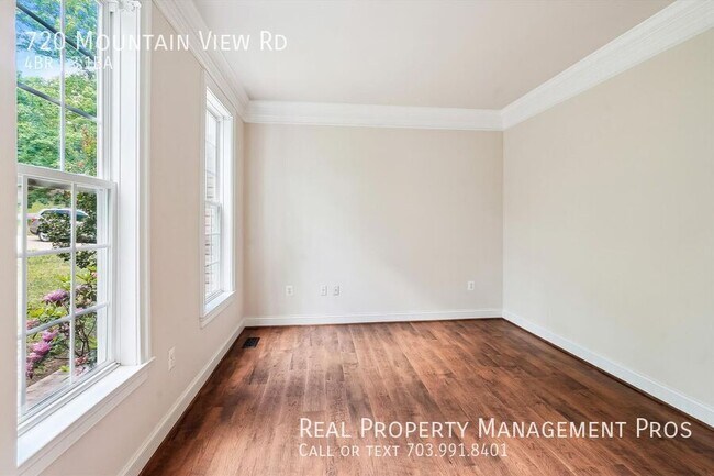 Foto del edificio - 720 Mountain View Rd