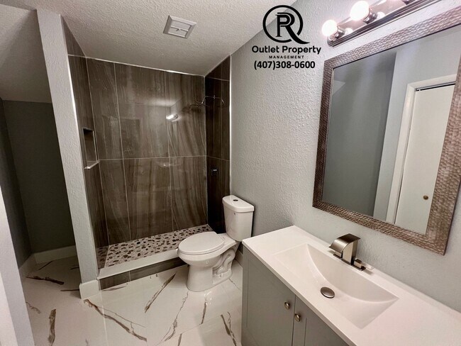 Foto del edificio - Completely Renovated 3 Bedrooms / 2 Bathro...
