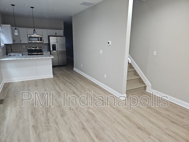Building Photo - 640 N Parker Ave