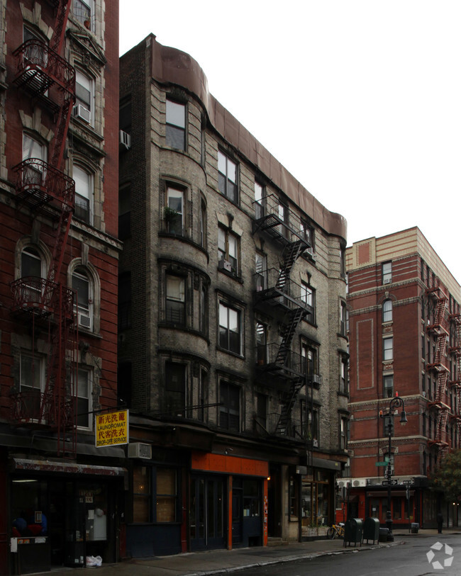 Building Photo - 88 Orchard St