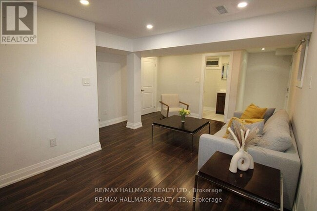 Building Photo - 158 Kingshill Rd