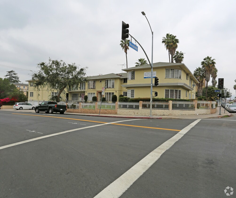 Foto del edificio - 3901 W 4th St