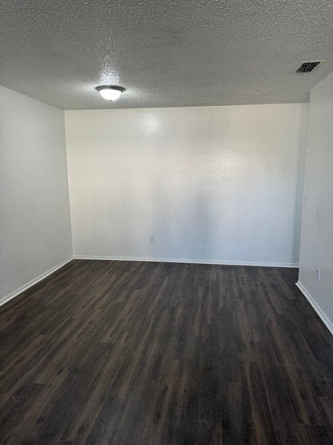 Foto del edificio - 8501 Channelview Cir