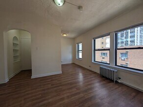 Building Photo - 5417 N Kenmore Ave