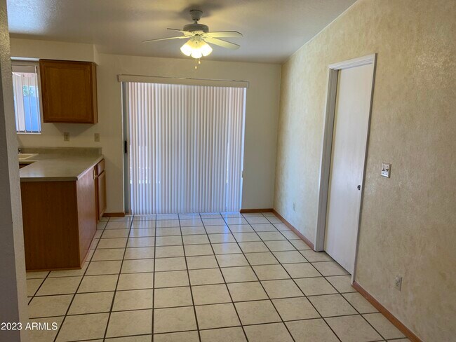 Building Photo - 533 Mallard Cir W