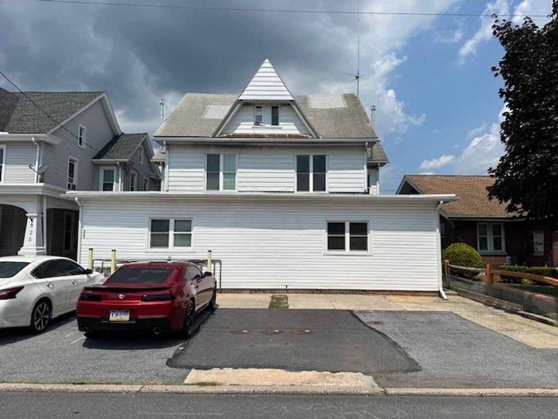 Primary Photo - Renovated 1st Floor 2 Bedroom 1 Bathroom A...