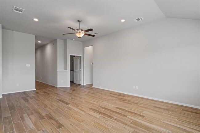 Foto del edificio - 8607 Blue Sky Ln