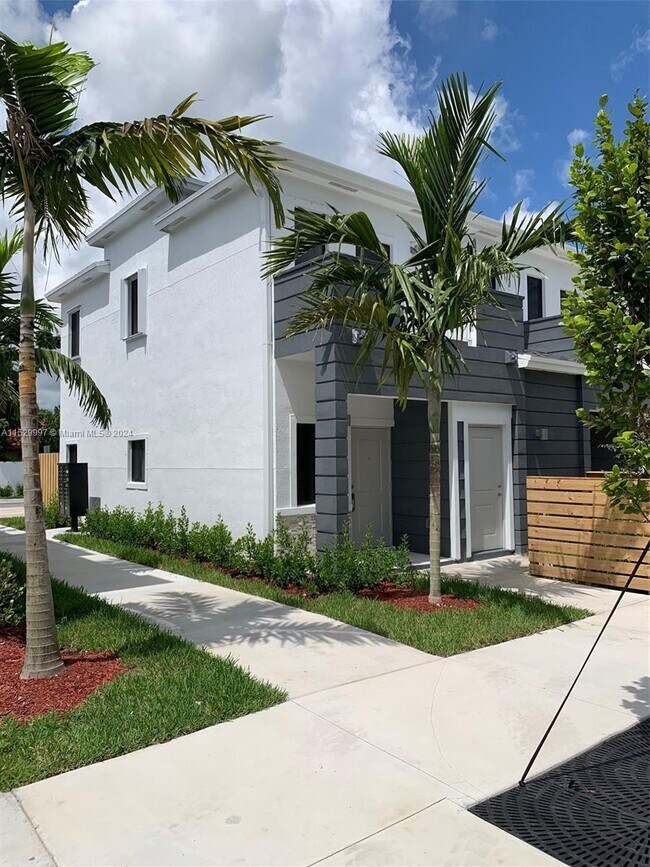 Building Photo - 25338 SW 135th Ave
