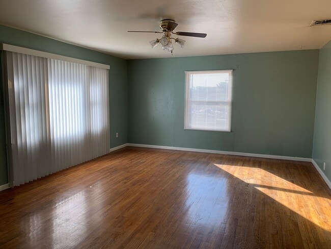 Building Photo - 602 El Margarita Rd