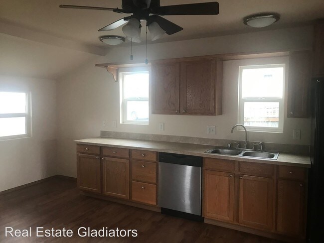 Building Photo - 3 br, 2 bath House - 1418 E. Casino Road