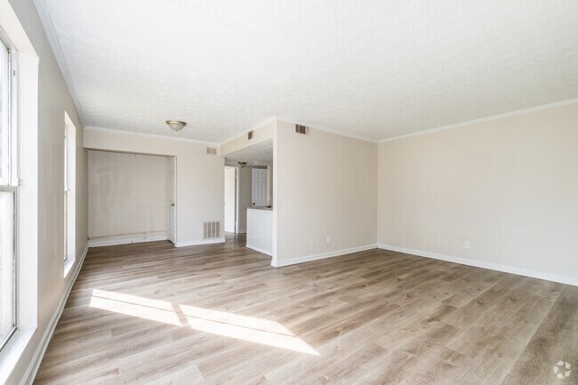 1 habitación, 1 baño, 675 pies cuadrados, sala de estar y comedor - Grand Oaks