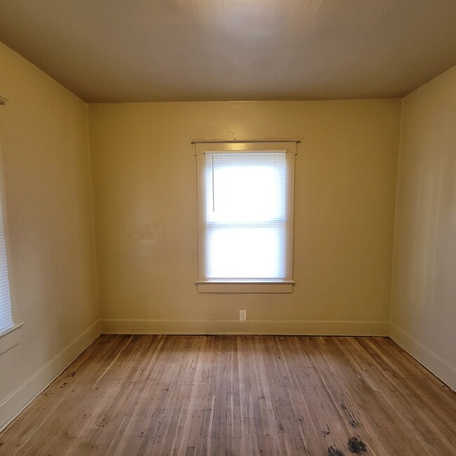 Building Photo - Westside 2 Bedroom
