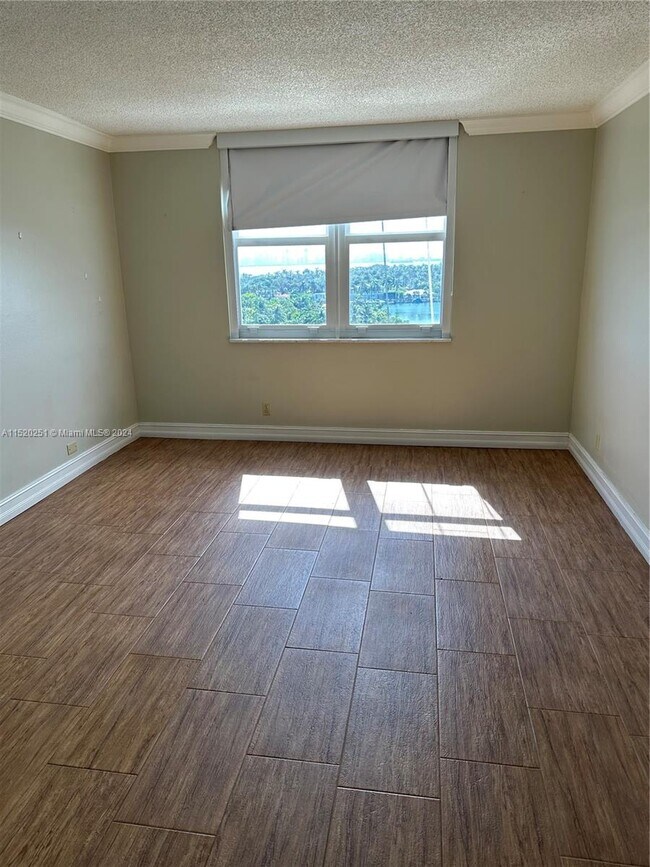 Foto del edificio - 6770 Indian Creek Dr