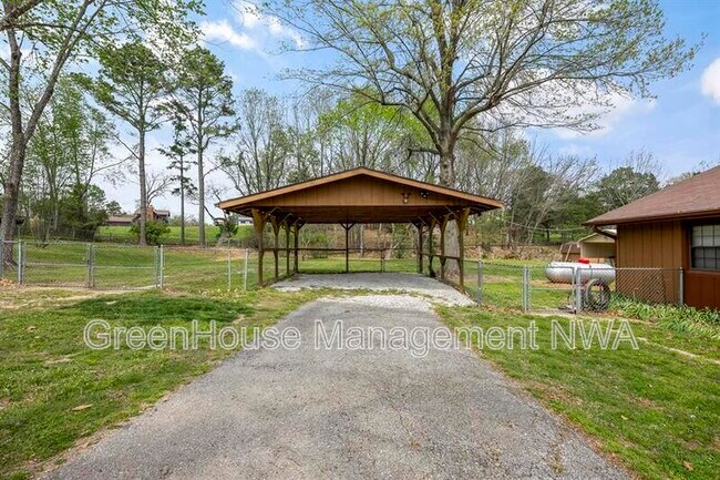 Building Photo - 8392 S Lakeshore Dr