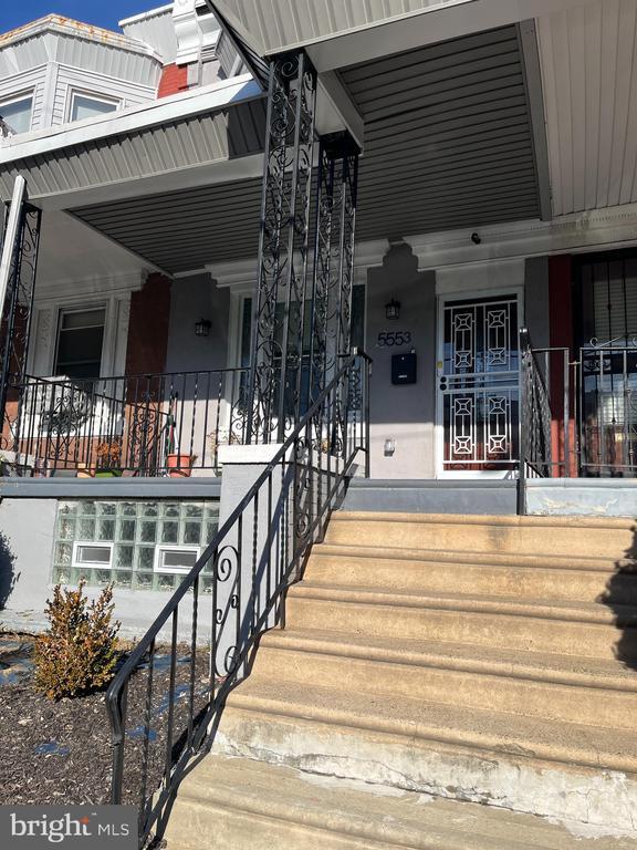 Foto del edificio - 5553 Larchwood Ave