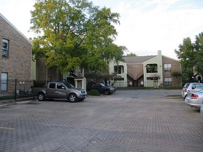 Foto del edificio - 6602 Harbor Town Dr