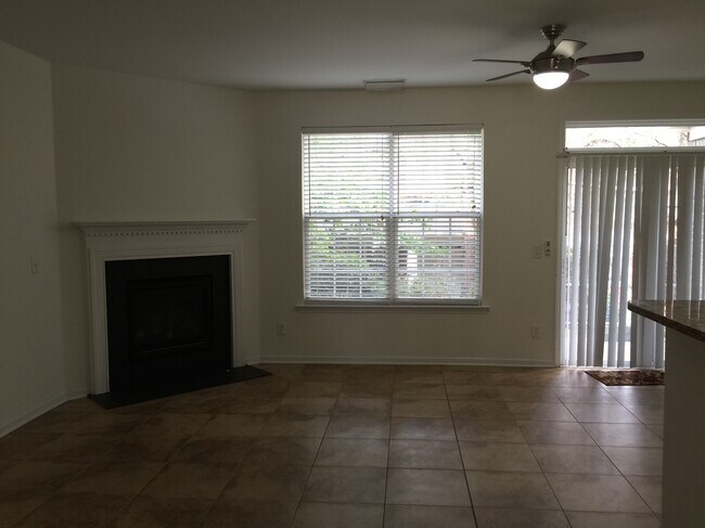 Building Photo - 218 Lone Star Way