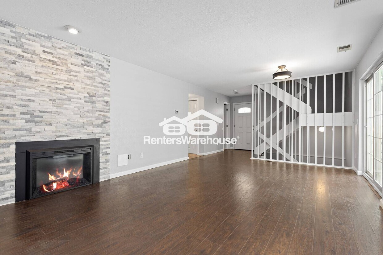Primary Photo - 2366 S Troy St