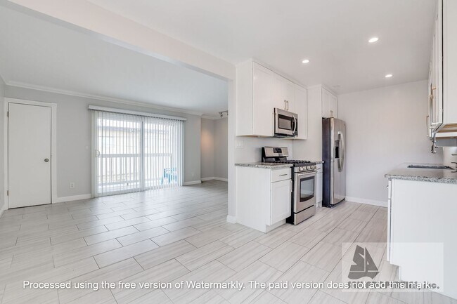 Building Photo - Lovely Condo on 2nd block in Downtown Hunt...