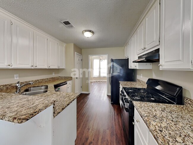 Foto del edificio - 5303 Rutland Ct