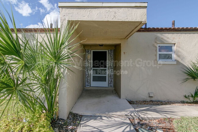 Foto del edificio - 110 Madrid Dr