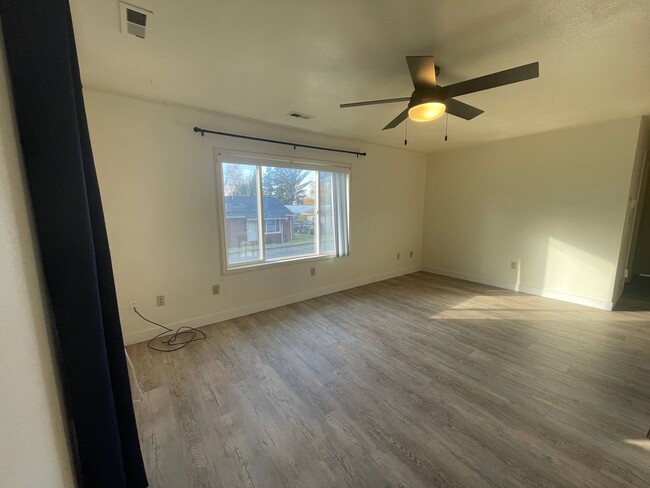 Foto del edificio - EAST BREMERTON 2 BED 1 BATH